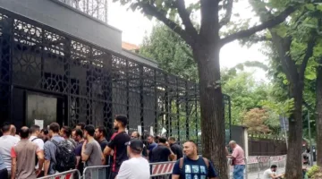 مراكز الاقتراع في إيطاليا تفتح أبوابها للناخبين للإدلاء بأصواتهم في انتخابات مجلس الشيوخ.