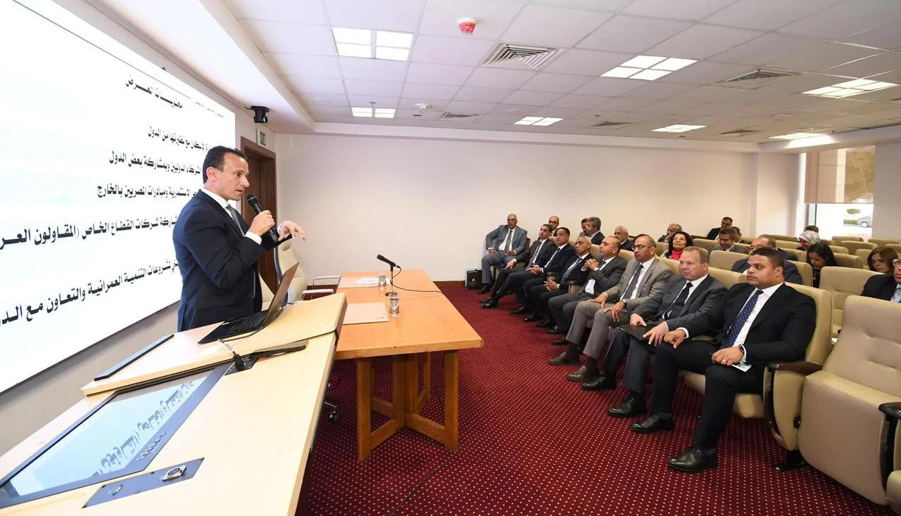 مساعد وزير الإسكان يقدم لرؤساء البعثات الدبلوماسية المصرية في الخارج رؤية الدولة بشأن التنمية العمرانية وتصدير العقارات