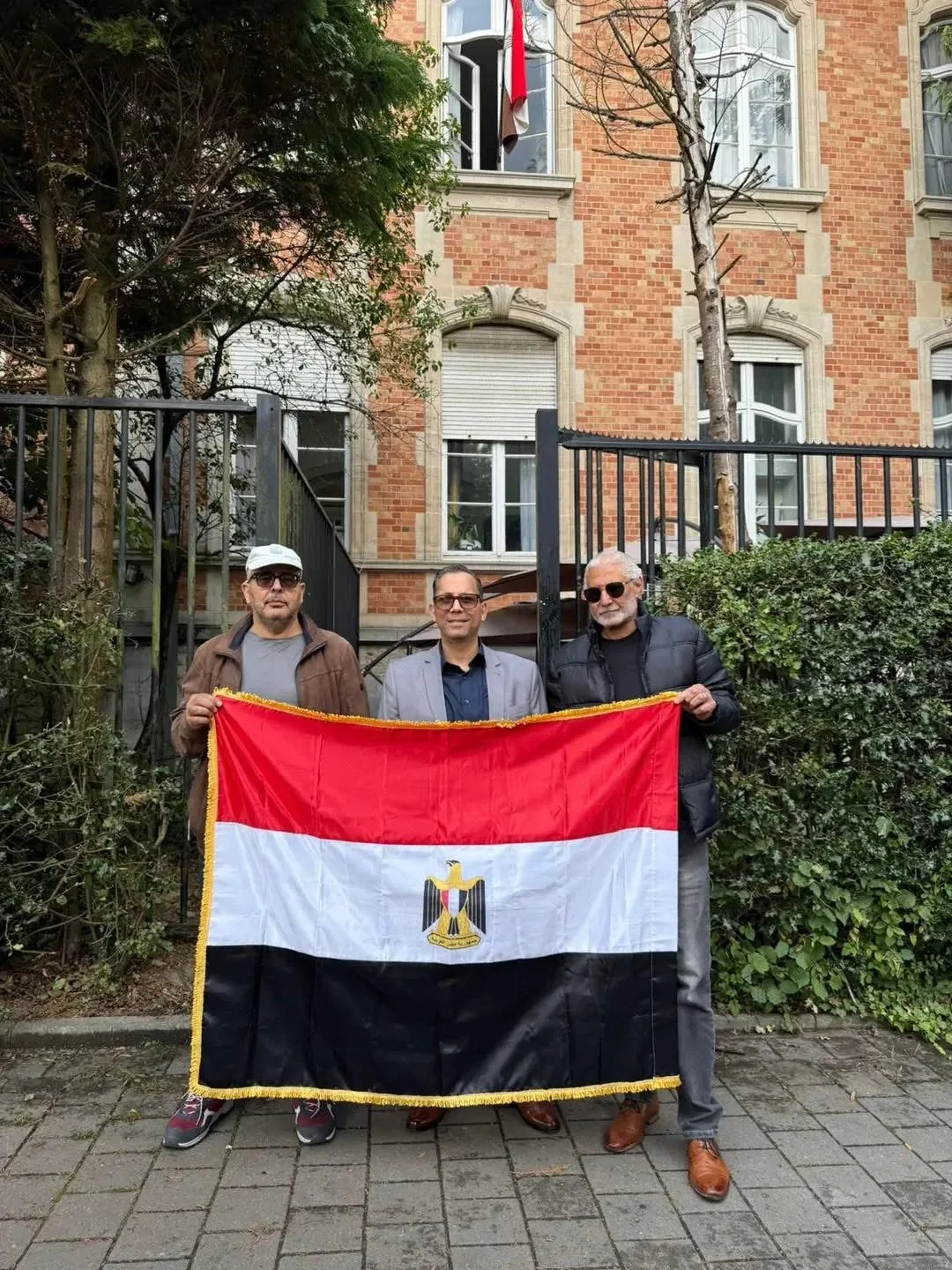 مشاركة المصريين المقيمين في بلجيكا في التصويت لانتخابات مجلس الشيوخ بالسفارة مشاركة المصريين المقيمين في بلجيكا في التصويت لانتخابات مجلس الشيوخ بالسفارة