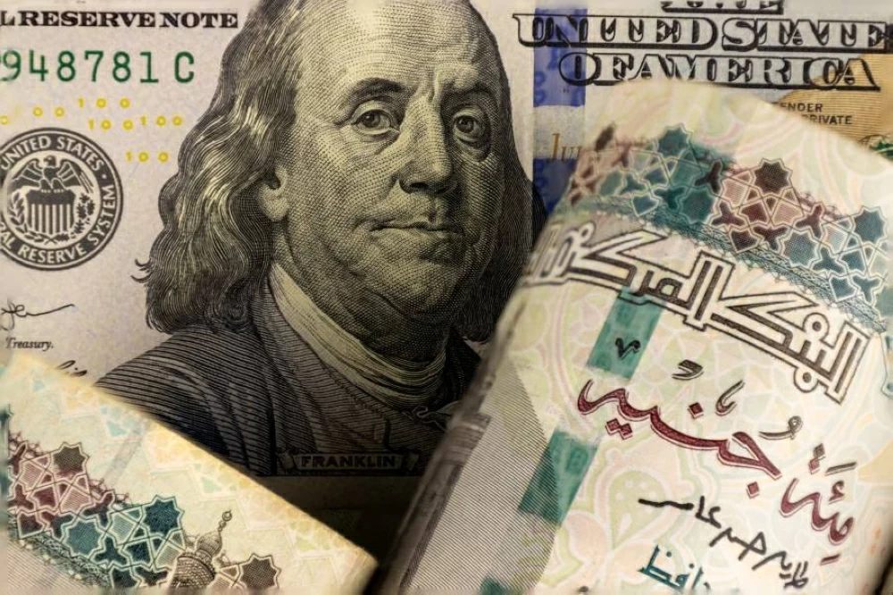 مصادر الدولار تعزز قيمة الجنيه المصري