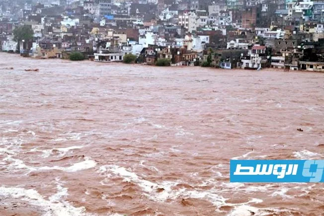 مصرع العشرات بسبب الفيضانات وانهيارات التربة في الهند مصرع العشرات بسبب الفيضانات وانهيارات التربة في الهند