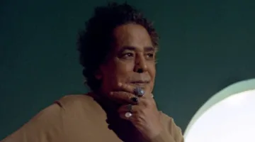 مصطفى كامل يُطمئن الجمهور بشأن صحة محمد منير بعد تهنئته بموارد النقابة