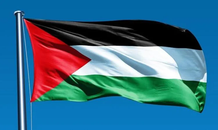 مطالب فلسطينية بإعادة النظر في قرار فرض العقوبات الأمريكية على مسؤولي السلطة مطالب فلسطينية بإعادة النظر في قرار فرض العقوبات الأمريكية على مسؤولي السلطة