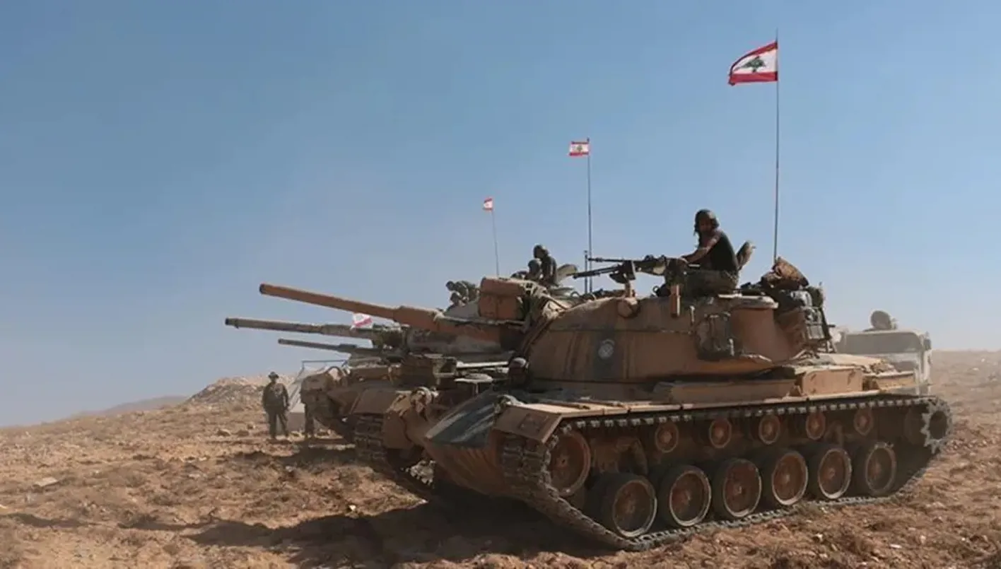 مطلوب يفتح النار على دورية للجيش اللبناني في حي الشراونة- بعلبك… وشنّ عملية مداهمة لمنزله. مطلوب يفتح النار على دورية للجيش اللبناني في حي الشراونة- بعلبك… وشنّ عملية مداهمة لمنزله.