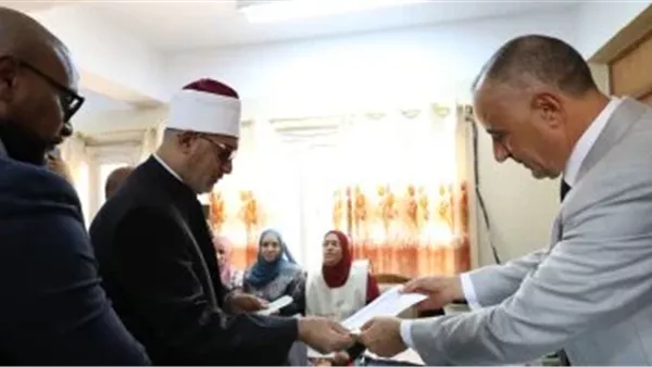 مفتي الجمهورية يشارك في التصويت لانتخابات مجلس الشيوخ 2025 مفتي الجمهورية يشارك في التصويت لانتخابات مجلس الشيوخ 2025
