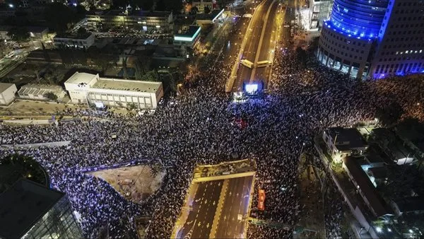 مليون شخص يتظاهرون في تل أبيب مطالبين بإطلاق سراح الرهائن ووقف الحرب مليون شخص يتظاهرون في تل أبيب مطالبين بإطلاق سراح الرهائن ووقف الحرب