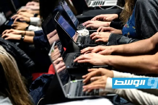 من سيتفوق في إنهاء النزاع: برامج الذكاء الاصطناعي تتنافس مع المواقع الإخبارية على إيرادات الإعلانات من سيتفوق في إنهاء النزاع: برامج الذكاء الاصطناعي تتنافس مع المواقع الإخبارية على إيرادات الإعلانات