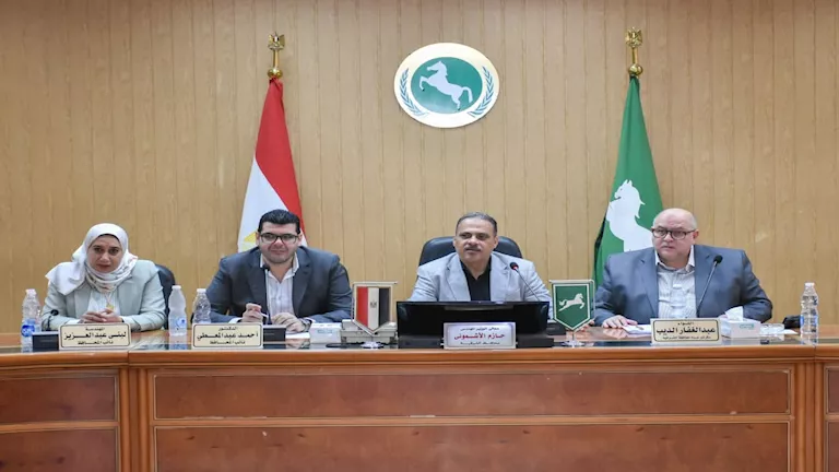 من غرفة التحكم.. محافظ الشرقية يرصد سير انتخابات الشيوخ (صور) من غرفة التحكم.. محافظ الشرقية يرصد سير انتخابات الشيوخ (صور)