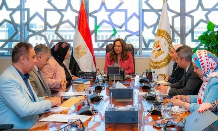 منال عوض تقدم نظرة على الميزانية العامة للوزارة وإنجازات صندوق حماية البيئة منال عوض تقدم نظرة على الميزانية العامة للوزارة وإنجازات صندوق حماية البيئة