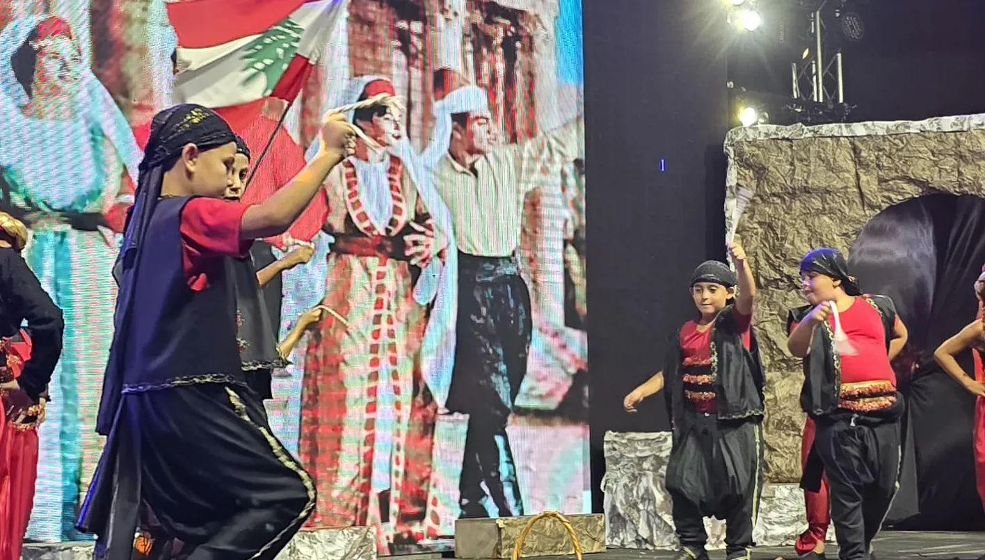 مهرجانات ‘كروم الشمس’ في مغدوشة: افتتاح يستلهم من مشاهد الرحابنة (فيديو) مهرجانات ‘كروم الشمس’ في مغدوشة: افتتاح يستلهم من مشاهد الرحابنة (فيديو)