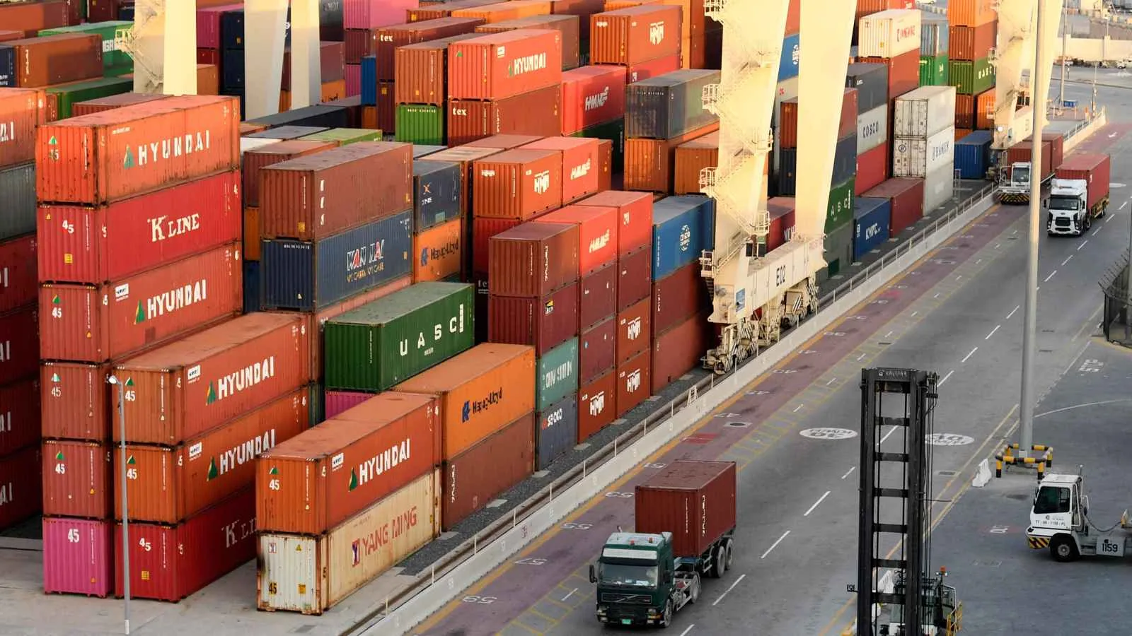 «موانئ دبي العالمية» تزيد قدرتها الاستيعابية للسيارات في ميناء جبل علي