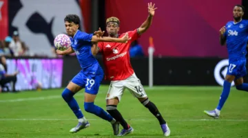 مويس يثني على مواهب آدم أزنو في أول مباراة له مع إيفرتون