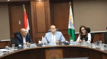 نائبا محافظ الجيزة يتناولان شكاوى المواطنين خلال اللقاء الأسبوعي بمقر المحافظة