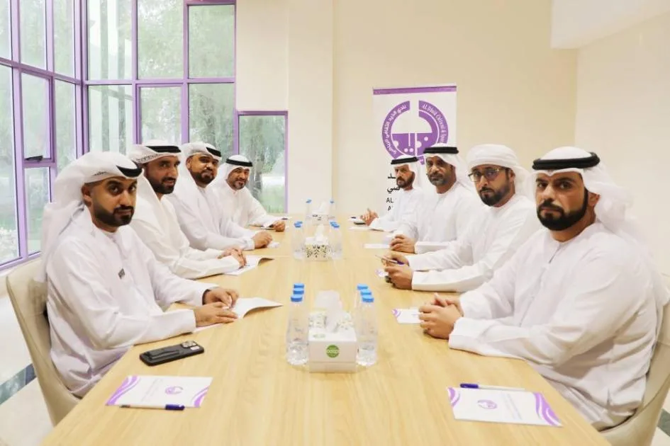 نادي الذيد يستطلع سبل التعاون مع مجلس ضاحية الخروس