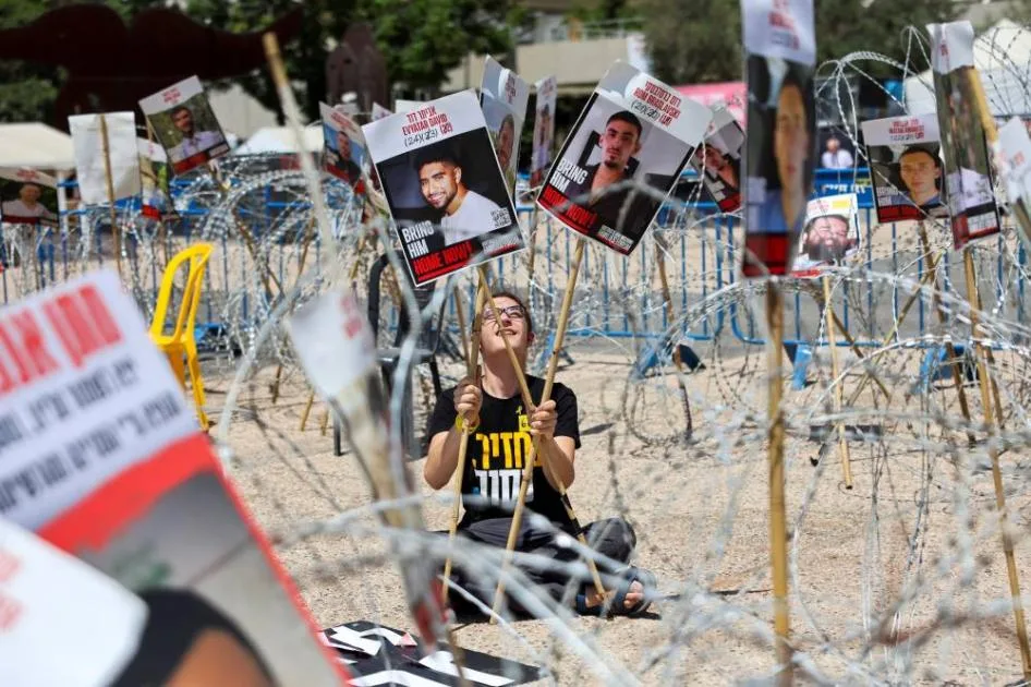 نتنياهو يطلب من الصليب الأحمر توفير الغذاء للرهائن في غزة نتنياهو يطلب من الصليب الأحمر توفير الغذاء للرهائن في غزة