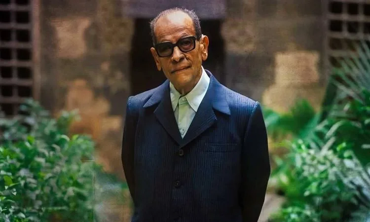 نجيب محفوظ: وفاة الأديب المصري المعروف في عام 2006 نجيب محفوظ: وفاة الأديب المصري المعروف في عام 2006