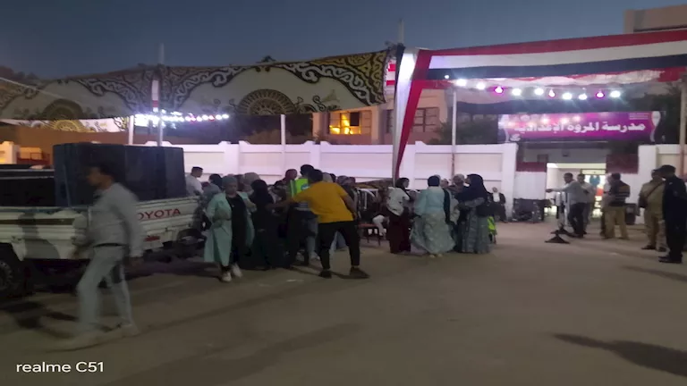 نسبة مشاركة الشباب والنساء تتزايد قبل انتهاء اليوم الأول لانتخابات الشيوخ في الوادي الجنوبي نسبة مشاركة الشباب والنساء تتزايد قبل انتهاء اليوم الأول لانتخابات الشيوخ في الوادي الجنوبي