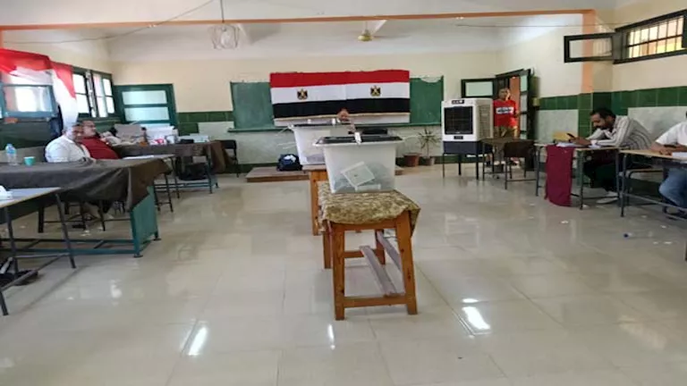 نشرة برامج الحوار| إقبال واسع على انتخابات “مجلس الشيوخ”.. و”الصحة” تنفي تطبيق رسوم جديدة نشرة برامج الحوار| إقبال واسع على انتخابات “مجلس الشيوخ”.. و”الصحة” تنفي تطبيق رسوم جديدة