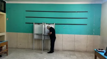 نقيب المهن التمثيلية يشارك في انتخابات الشيوخ (صور)