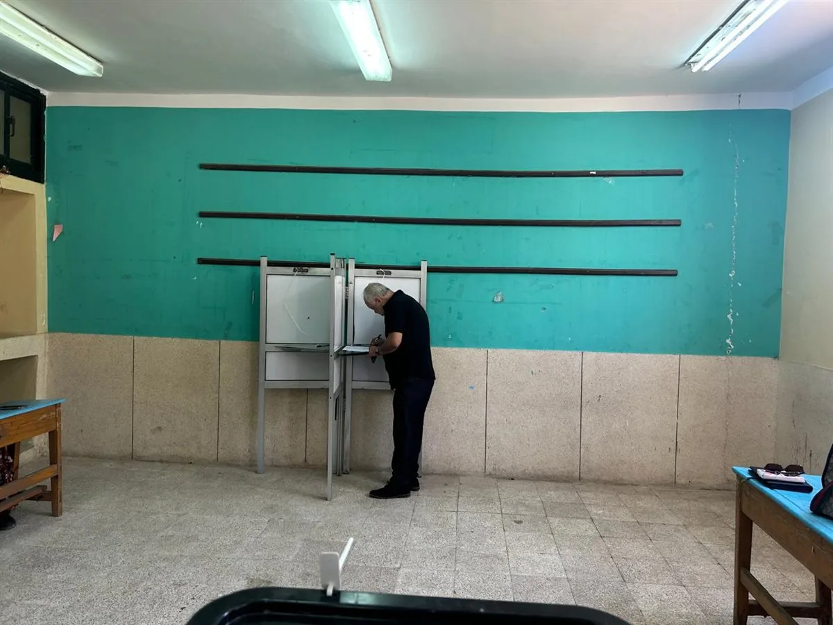 نقيب المهن التمثيلية يشارك في انتخابات الشيوخ (صور) نقيب المهن التمثيلية يشارك في انتخابات الشيوخ (صور)