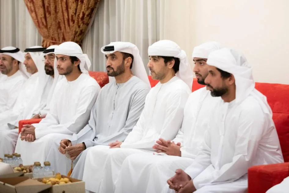 هزاع بن طحنون يقدم تعازيه لعلي حبروت المزروعي في وفاة ابنته هزاع بن طحنون يقدم تعازيه لعلي حبروت المزروعي في وفاة ابنته