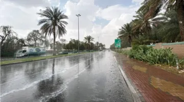 هطول أمطار غزيرة في جازان حتى الساعة 10 مساءً