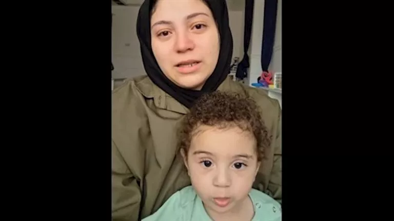 والدة الطفل “علي معتز”: دعم المصريين كان له الفضل في إنقاذ حياة طفلي من مرض ضمور العضلات والدة الطفل “علي معتز”: دعم المصريين كان له الفضل في إنقاذ حياة طفلي من مرض ضمور العضلات