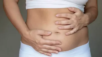 وداعًا للانتفاخ… 5 طرق طبيعية لتخفيف آلام المعدة فورًا