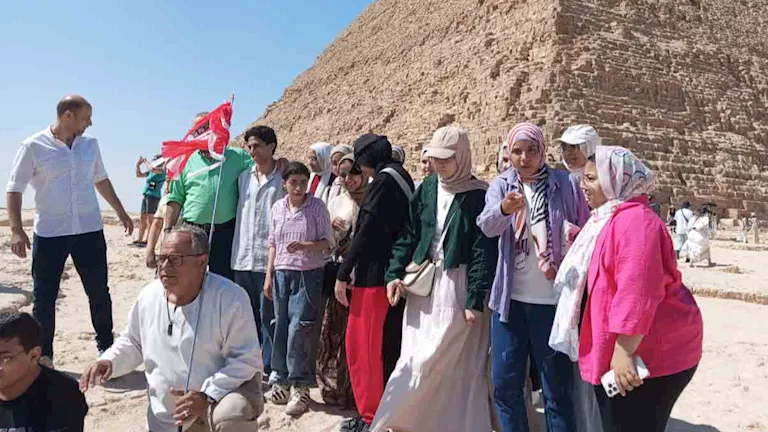 وزارة السياحة تنظم جولة لأوائل الثانوية لاستكشاف المعالم الأثرية في الجيزة وزارة السياحة تنظم جولة لأوائل الثانوية لاستكشاف المعالم الأثرية في الجيزة