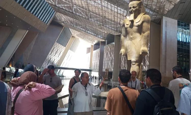 وزارة السياحة والآثار تنظم جولة سياحية للمتفوقين في الثانوية العامة