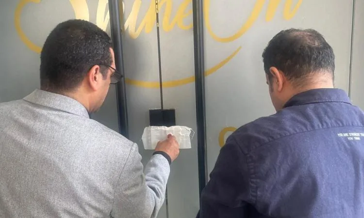 وزارة الصحة تغلق مركزًا طبيًا في الجيزة بسبب عدم التزامه بقوانين الترخيص وزارة الصحة تغلق مركزًا طبيًا في الجيزة بسبب عدم التزامه بقوانين الترخيص