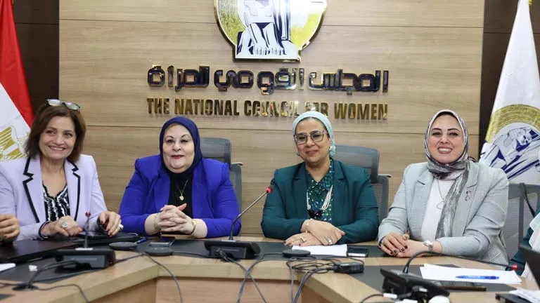 وزير الأوقاف يجتمع بالمتابعين المحليين لمبادرة “قومي المرأة” خلال تقديمه لصوته وزير الأوقاف يجتمع بالمتابعين المحليين لمبادرة “قومي المرأة” خلال تقديمه لصوته