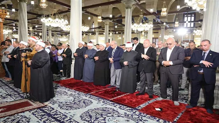 وزير الأوقاف يُصلي الجمعة في مسجد الإمام الحسين بحضور محافظ القاهرة وزير الأوقاف يُصلي الجمعة في مسجد الإمام الحسين بحضور محافظ القاهرة