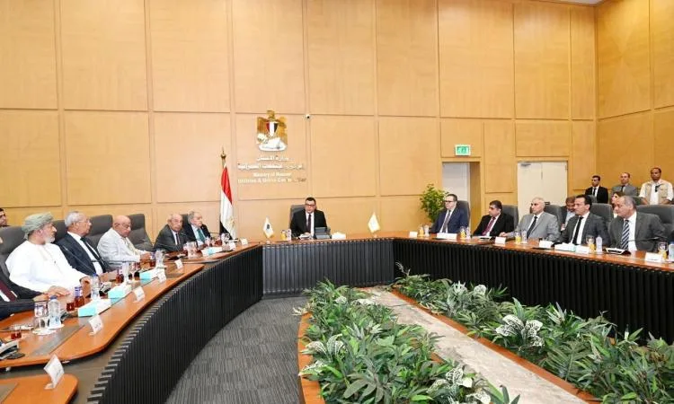 وزير الإسكان يشهد إبرام اتفاقية لتصدير العقارات المصرية وزير الإسكان يشهد إبرام اتفاقية لتصدير العقارات المصرية