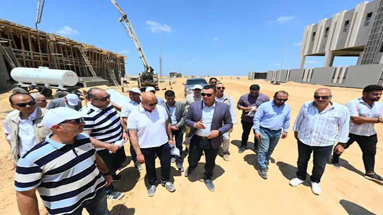 وزير الإسكان يقوم بجولة تفقدية لمشروع خدمات الأراضي الصناعية في برج العرب الجديدة وزير الإسكان يقوم بجولة تفقدية لمشروع خدمات الأراضي الصناعية في برج العرب الجديدة