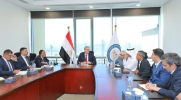 وزير البترول يناقش تنفيذ مشروع المسح الجوي لتحديث خريطة الموارد المعدنية.