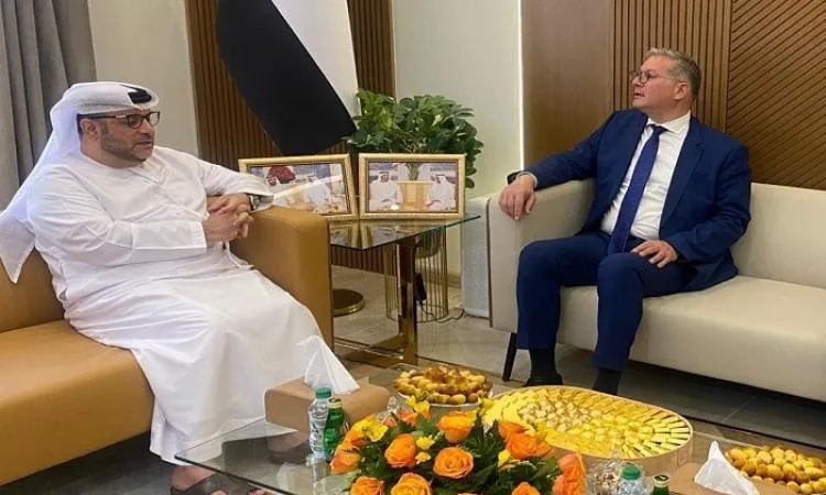 وزير البترول يناقش سبل تعزيز التعاون مع مدير الديوان الأميري في الفجيرة وزير البترول يناقش سبل تعزيز التعاون مع مدير الديوان الأميري في الفجيرة