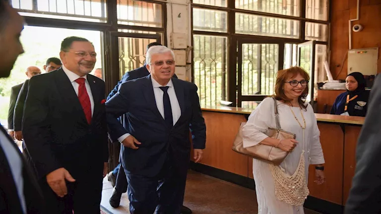 وزير التعليم العالي يرأس لجنة تقييم أطروحة دكتوراه في كلية التخطيط الإقليمي
