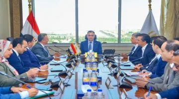 وزير التموين يلتقي مع شركة حسن علام القابضة لمتابعة مشروع المستودع الاستراتيجي.