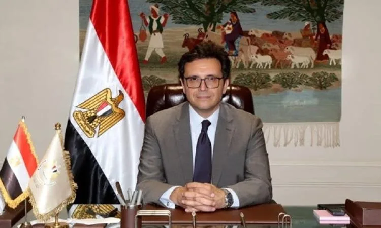 وزير الثقافة يتناول إنجازات الشركة القابضة للسينما في مجال التطوير واستغلال الموارد