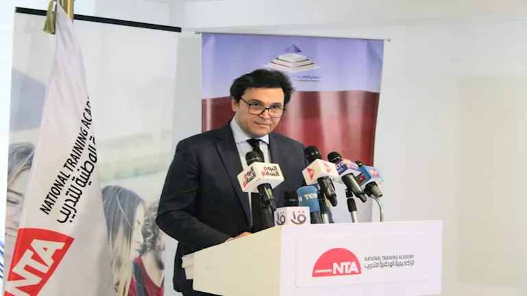 وزير الثقافة يجتمع مع شباب الدفعة الأولى من البرنامج الرئاسي لتدريب الشباب وزير الثقافة يجتمع مع شباب الدفعة الأولى من البرنامج الرئاسي لتدريب الشباب