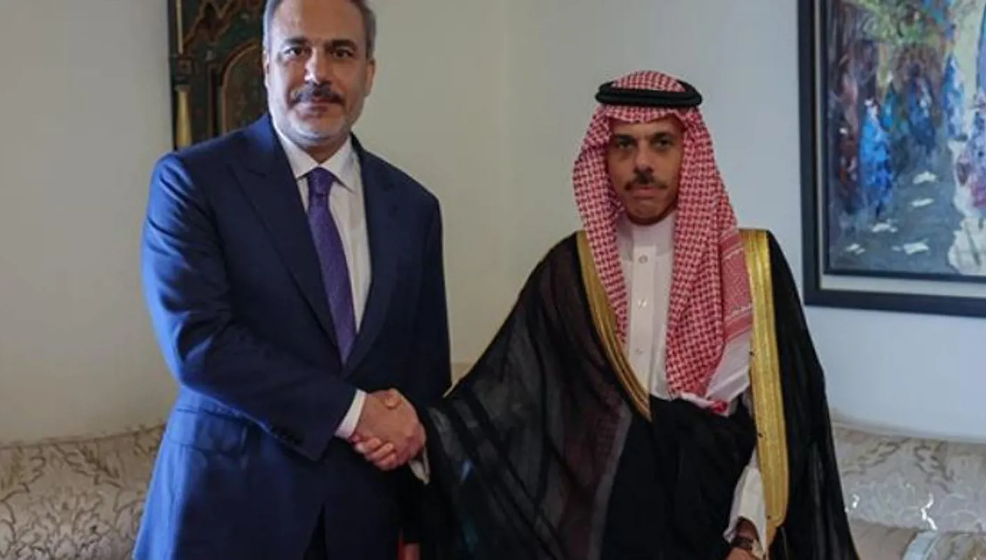 وزير الخارجية السعودي والتركي يناقشان التطورات الأخيرة في سوريا وغزة وزير الخارجية السعودي والتركي يناقشان التطورات الأخيرة في سوريا وغزة