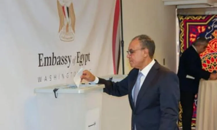 وزير الخارجية هو أول من يشارك في التصويت في انتخابات مجلس الشيوخ بواشنطن وزير الخارجية هو أول من يشارك في التصويت في انتخابات مجلس الشيوخ بواشنطن