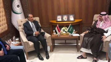 وزير الخارجية ونظيره السعودي يثنيان على تعزيز العلاقات المتنامية بين الدولتين