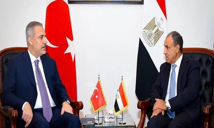 وزير الخارجية يتناول مع نظيره التركي مساعي مصر لفرض هدنة في غزة وزير الخارجية يتناول مع نظيره التركي مساعي مصر لفرض هدنة في غزة