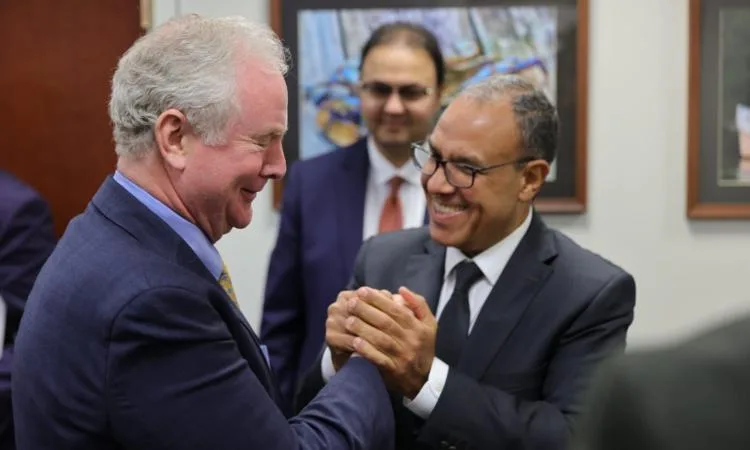 وزير الخارجية يجتمع بالسيناتور كريس فان هولن في مجلس الشيوخ الأمريكي وزير الخارجية يجتمع بالسيناتور كريس فان هولن في مجلس الشيوخ الأمريكي