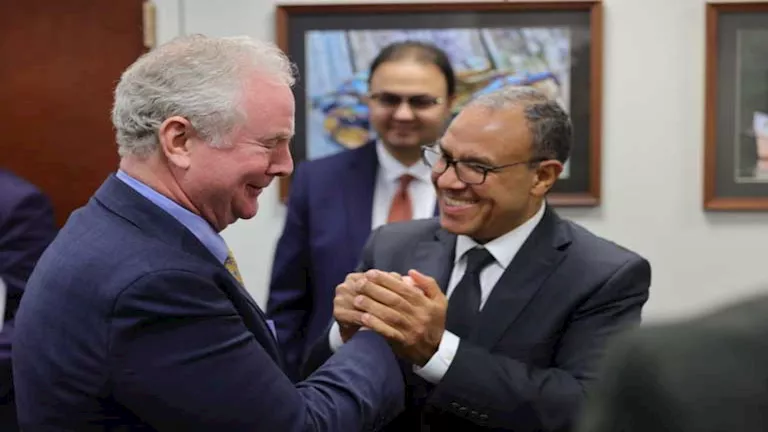 وزير الخارجية يجتمع بالسيناتور كريس فان هولن في مجلس الشيوخ الأمريكي وزير الخارجية يجتمع بالسيناتور كريس فان هولن في مجلس الشيوخ الأمريكي