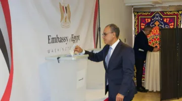 وزير الخارجية يصوت أولاً في انتخابات مجلس الشيوخ بواشنطن ويشدد على أهمية المشاركة كواجب وطني