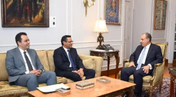 وزير الخارجية يلتقي نقيب الصحفيين لبحث سبل تعزيز التعاون المشترك