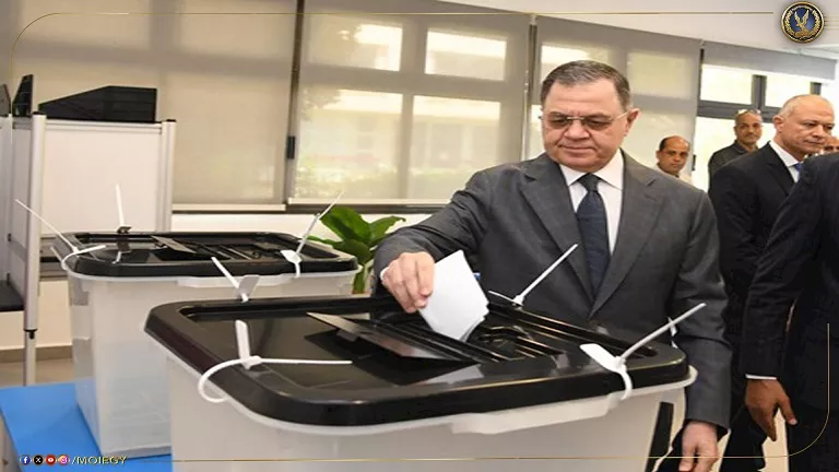 وزير الداخلية يُمارس حقه الانتخابي في انتخابات مجلس الشيوخ | فيديو وصور وزير الداخلية يُمارس حقه الانتخابي في انتخابات مجلس الشيوخ | فيديو وصور